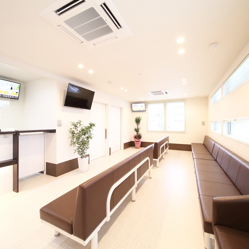 少し間隔を空けて座れます